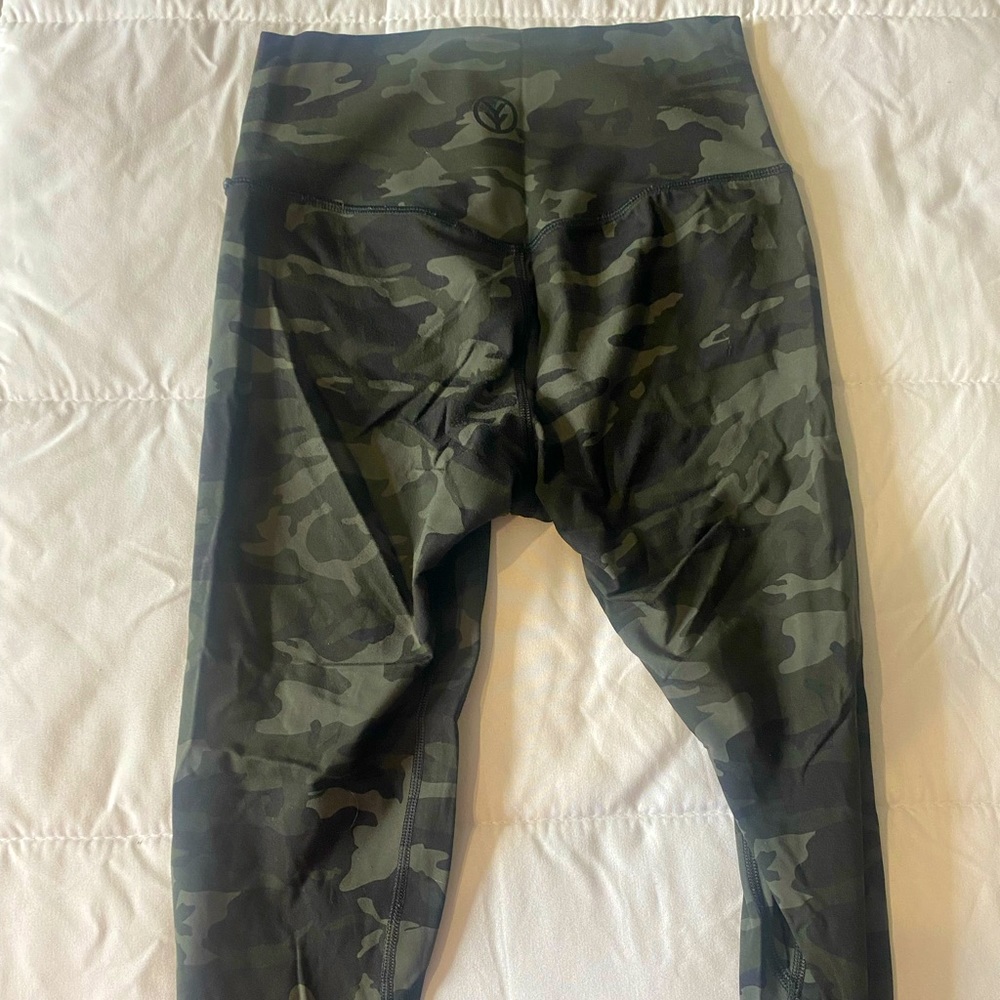 YEEYEE women’s size medium camp leggings